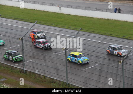 Mini Miglia Racing a Rockingham Motor Speedway maggio 2015 Foto Stock