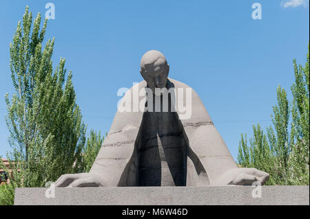 Scultura di architetto Alessandro Tamanian davanti al Cafesjian Centro per le Arti Art Museum a Yerevan, Armenia. Foto Stock