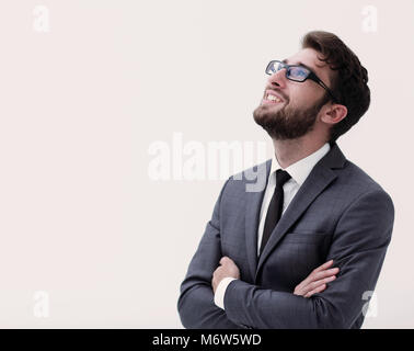 La cova bello ragazzo alzato la sua testa in alto Foto Stock