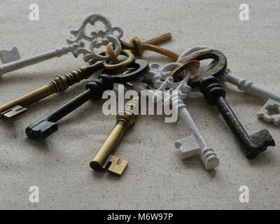 Gruppo di antiche chiavi dello scheletro Foto Stock