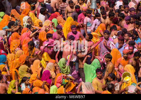 Holi festival in India a Mathura nel 2018 Foto Stock