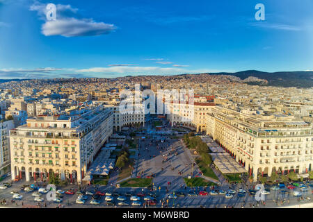 Salonicco, Grecia - Vista aerea della famosa Piazza Aristotelous nella città di Salonicco poco prima del tramonto, Grecia Foto Stock