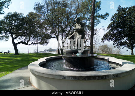 Fontana in un parco in Fairhope, Alabama affacciato sulla Baia di Mobile. Foto Stock