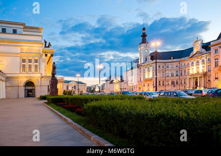 La piazza del teatro, Jablonowski Palace. Monumento a Wojciech Boguslawski davanti al Teatro Nazionale, un frammento del Gran Teatro edificio. Foto Stock