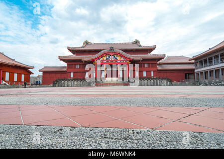 Il castello di Shuri Naha nel punto di riferimento della città di Okinawa, in Giappone. Foto Stock