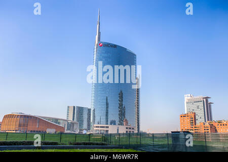 Milano, 28 marzo 2017 - Vista della Torre di Unicredit e il Padiglione Unicredit in Gae Aulentis Square, il buisness area vicino alla stazione Garibaldi Foto Stock