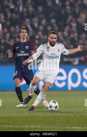 Parigi, Francia, 6 marzo 2018. Daniel Carvajal (Real Madrid) trascina in avanti sulla sfera UCL Champions League match tra PSG vs Real Madrid presso il Parc des Princes Stadium di credito: Gtres Información más Comuniación on line, S.L./Alamy Live News Foto Stock