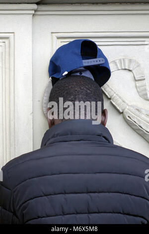 Firenze, omicidio Diene da tensione alla difesa senegalesi sul Ponte Vespucci luogo dell'assassinio 06/03/2018 Firenze Italia Foto Stock