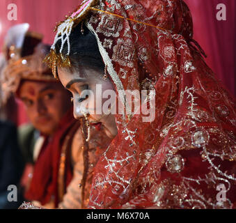 New Delhi, India. 6 Mar, 2018. Sposa Anupama è visto alla cerimonia di nozze in scena a New Delhi, India, 6 marzo 2018. Credito: Zhang Naijie/Xinhua/Alamy Live News Foto Stock