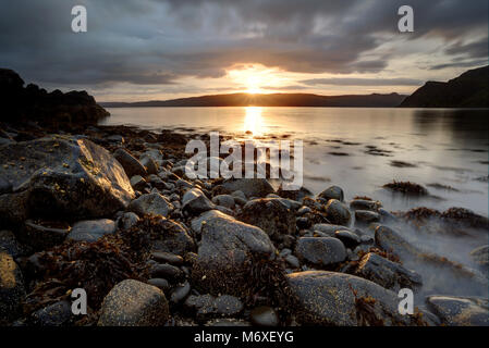 Alba sul Loch Portree sull'Isola di Skye in Scozia Foto Stock