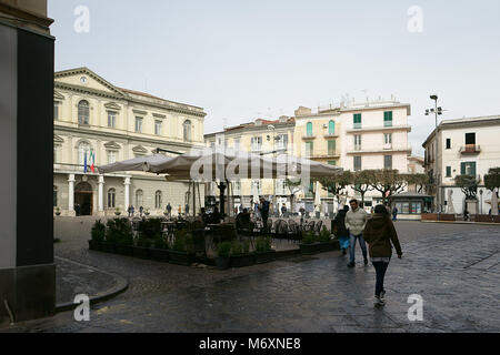 In piazza Duomo nella città di Nola, Italia - Municipio e Duomo Foto Stock