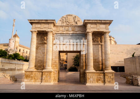 Puerta del Puente, Cordoba, Andalusia, Spagna Foto Stock