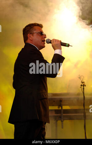 Suggs vero nome Graham McPherson e la sua band Madness headline Guilfest 2007. Guildford Surrey, Inghilterra. 15 Luglio 2007 Foto Stock