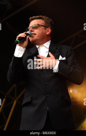 Suggs vero nome Graham McPherson e la sua band Madness headline Guilfest music festival 2007. Guildford Surrey, Inghilterra. 15 Luglio 2007 Foto Stock