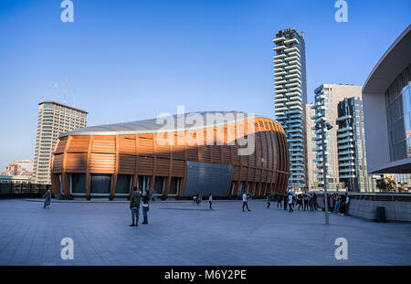 Milano, 28 marzo 2017 - Vista del Padiglione Unicredit e Torre Solaria in Gae Aulentis Square, il buisness area, vicino a Garibaldi train Statio Foto Stock