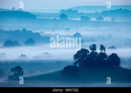 Alba sul Compton Pauncefoot dal Castello di Cadbury, Somerset, Inghilterra, Regno Unito Foto Stock