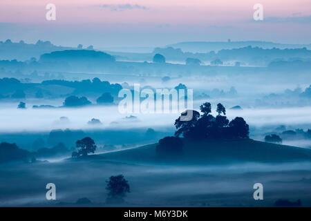 Alba sul Compton Pauncefoot dal Castello di Cadbury, Somerset, Inghilterra, Regno Unito Foto Stock