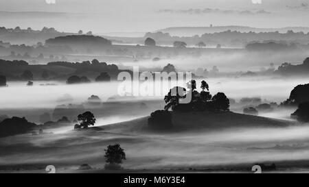 Alba sul Compton Pauncefoot dal Castello di Cadbury, Somerset, Inghilterra, Regno Unito Foto Stock