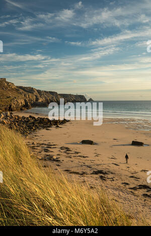 Wendy su Anse de Pen Hat, Pointe de Pen-Hir, Crozon Penisola, Bretagne, Francia Foto Stock