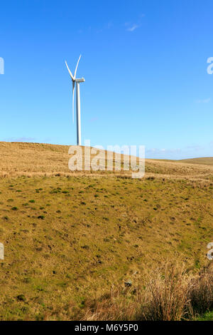 Turbina eolica a Pant Y Wal Wind Farm, Gilfach Goch vicino a Bridgend South Wales UK Foto Stock