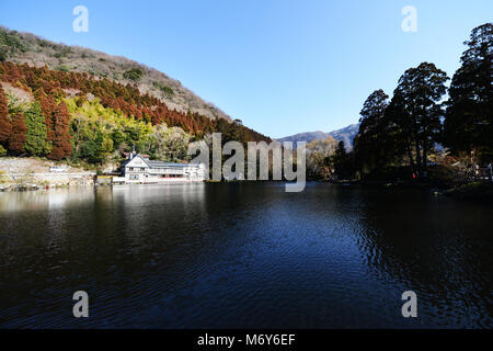 Lago Kinrin in Yufu, prefettura di Oita, Giappone. Foto Stock