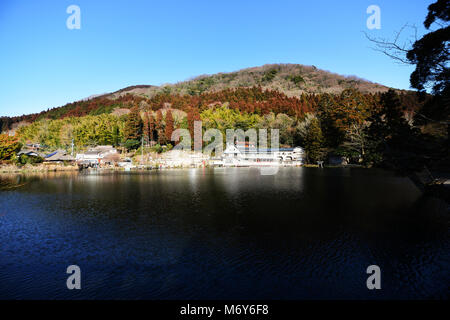 Lago Kinrin in Yufu, prefettura di Oita, Giappone. Foto Stock