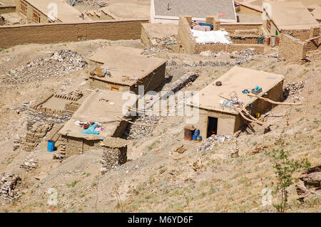 Insediamenti informali sulle colline di Kabul in Afghanistan Foto Stock