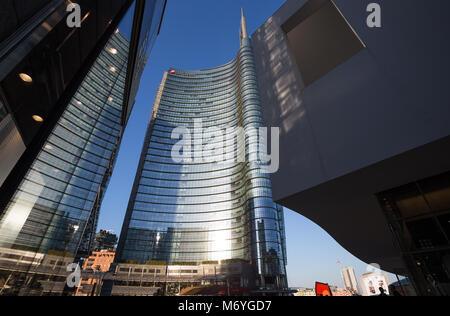 Milano, 28 marzo 2017 - Vista della Torre di Unicredit, in Gae Aulentis Square, il buisness area Vicino stazione ferroviaria Garibaldi Foto Stock