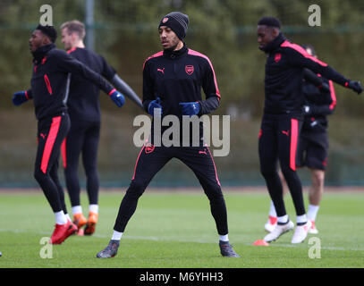 Dell'Arsenal Aubameyang Pierre-Emerick (centro) durante la sessione di formazione a Londra prendere per Colney, Hertfordshire. Stampa foto di associazione. Picture Data: mercoledì 7 marzo 2018. Vedere PA storia calcio Arsenal. Foto di credito dovrebbe leggere: Tim Goode/PA FILO Foto Stock