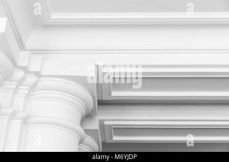 Colonne bianche con portico dettagli, abstract white classic frammento interno Foto Stock