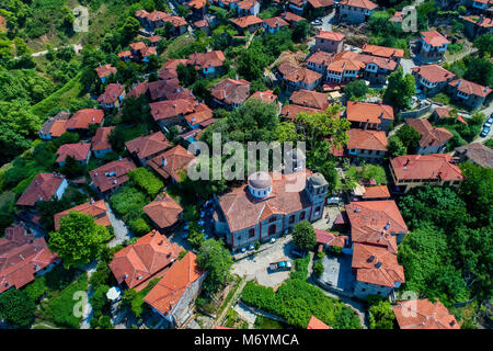 Vista aerea di Palaios Panteleimonas è un villaggio di montagna, è costruito ad una altitudine di 440 metri sul versante orientale del Monte Olimpo in norther Foto Stock