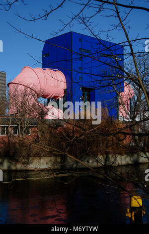 Il Landmark serbatoio di circolazione 2 dell'Istituto di ricerca per l'ingegneria idraulica e della costruzione navale (VWS) del TU di Berlino, Berlin-Tiergarten. Archit Foto Stock