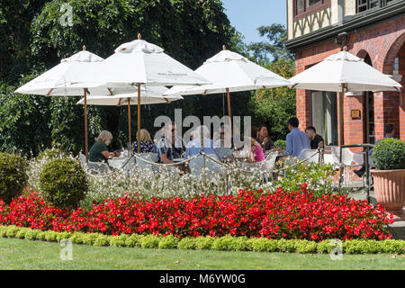 Old Homestead Ristorante terrazza a Mona Vale Garden Park, Mona Vale Avenue, Riccarton, Christchurch, Canterbury, Nuova Zelanda Foto Stock