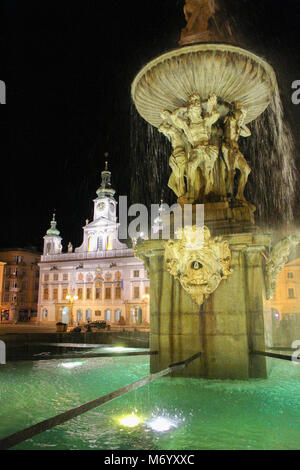 2017-07-01 - Ceske Budejovice city, Repubblica Ceca - Namesti Premysla Otakara II. Fontana di Sansone Foto Stock