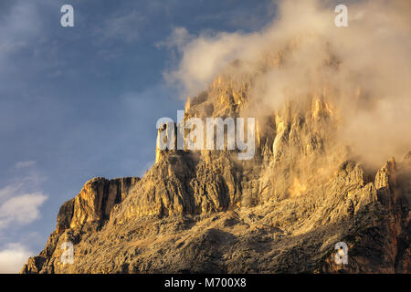 Il Monte Antelao è la montagna più alta delle Dolomiti orientali nel nordest d'Italia, a sud-est del centro abitato di Cortina d'Ampezzo, nella regione del Cad Foto Stock