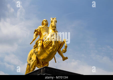 Golden Horse "Goldener Reiter', la statua di agosto il forte a Dresda in Sassonia, Germania Foto Stock