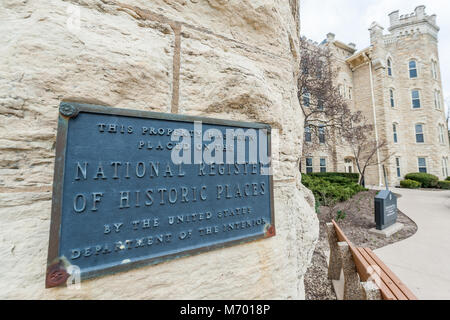 Registro nazionale dei luoghi storici placca su esterno di Wheaton College Foto Stock