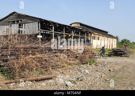 Battambang, Cambogia - 14 Gennaio 2018: La stazione ferroviaria dimessa a Battambang in Cambogia Foto Stock