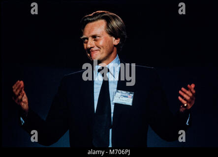 Congresso del partito conservatore al Blackpool Winter Gardens 1985 Michael Heseltine Segretario di Stato per la difesa alla conferenza, ha rassegnato le dimissioni il seguente anno oltre il Westland elicottero affare. Il Tory annuale conferenza di partito in Blackpool con Margaret Thatcher come primo ministro e leader del partito Foto Stock