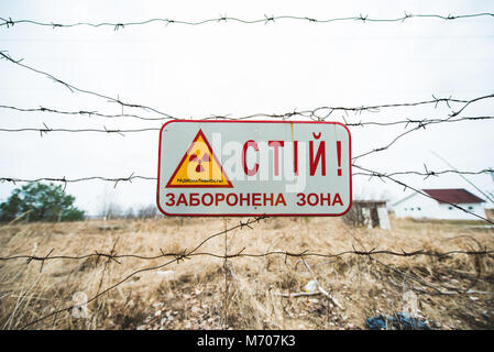 Ucraina Cernobyl: veicoli abbandonati, case e luoghi evacuati dal Chernobyl zona di esclusione. Foto: Alessandro Bosio Foto Stock