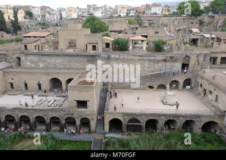 Ercolano si trova all'ombra del Vesuvio, Ercolano era una antica città romana distrutta dal vulcanico pyrocla Foto Stock