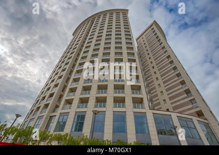 Genova (Genova), Italia, Aprile 14, 2017 - Moderno appartamento edifici esterni background / appartamento con edifici di uffici / condominio o appartamento costruire Foto Stock