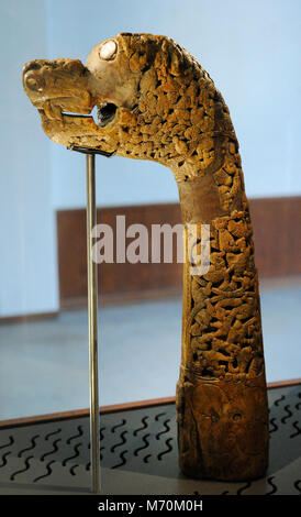 Animale-testa post scolpita in legno. Trovato nella tomba della barca di Oseberg, Norvegia. Ix secolo. Museo della Nave Vichinga. Oslo. La Norvegia. Foto Stock