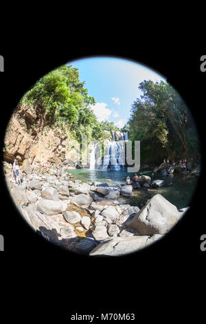 Nauyaca, Costa Rica - 28 Gennaio: per coloro che godono di un tuffo e la vista di queste cascate delle riprese con una lente fisheye per un effetto circolare. Gennaio 28 20 Foto Stock