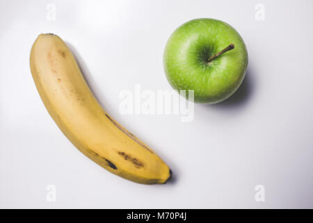 Banana e mela verde Foto Stock