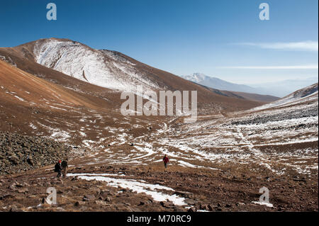 Camel montagna nasconde intorno a 2000 incisioni rupestri risalenti al Paleolitico Erain Armenia. Foto Stock