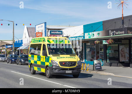 Ambulanza sulla chiamata, High Street, Motueka, Tasman District, Nuova Zelanda Foto Stock