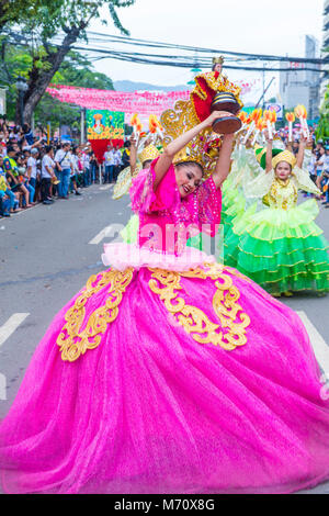 Partecipanti al festival Sinulog nella città di Cebu Filippine Foto Stock