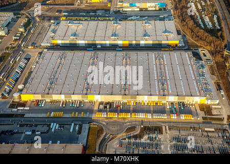 Logistica di Amazon center Dortmund, con parcheggio auto, tra Brackeler road e Springorumstraße sul, ex Hoesch incolto in Dortmund in NRW. Foto Stock