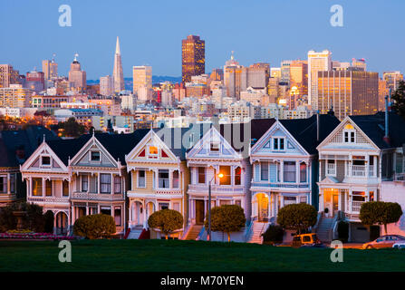 Alamo Square a San Francisco durante la notte Foto Stock